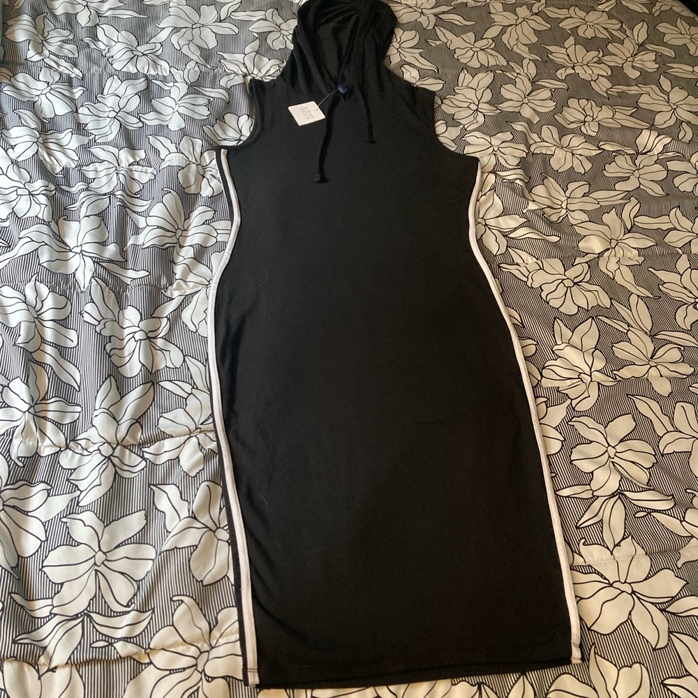 Black and white hoodie dress - Picture 4 of 9